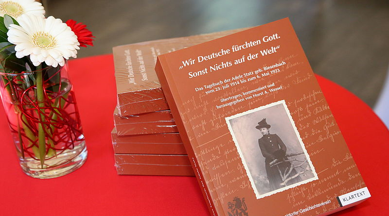 Der ehemalige Leiter des Mannesmannarchivs sowie langjährige Vorsitzende des Düsseldorfer Geschichtsvereins, Prof. Dr. Horst A. Wessel, hat das Tagebuch von Adele Statz mit Anmerkungen nun auf über 400 Seiten veröffentlicht - © Landeshauptstadt Düsseldorf/Ingo Lammert