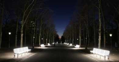 Lichtbänke im Hofgarten wieder in Betrieb